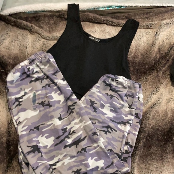 Cropped tank w/ grey camo joggers